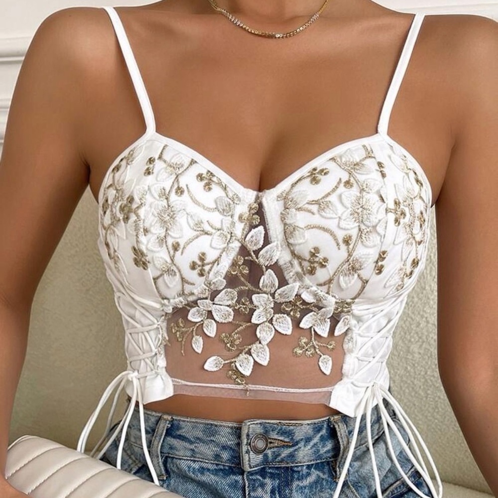 New Chic White Floral Lace-Up Crop Top size S